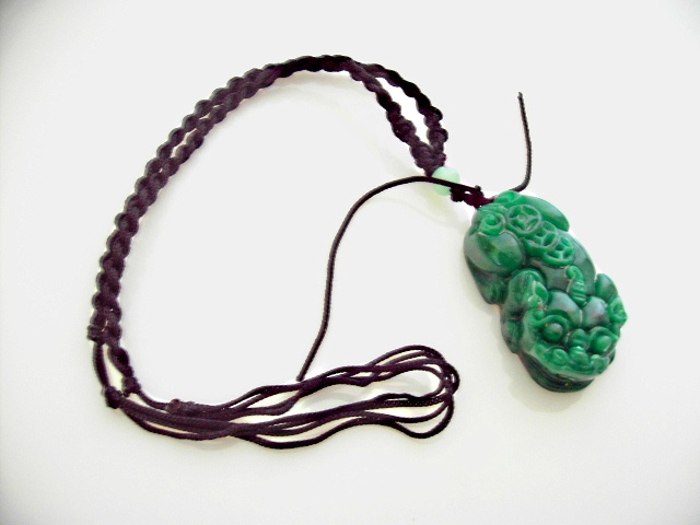 Pendentif "lion chinois"en jade